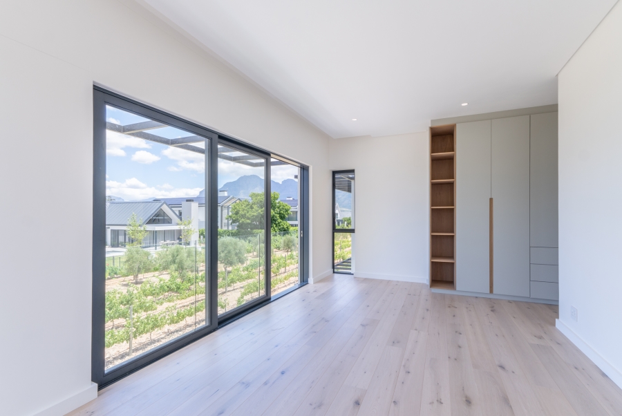 To Let 4 Bedroom Property for Rent in Val De Vie Estate Western Cape